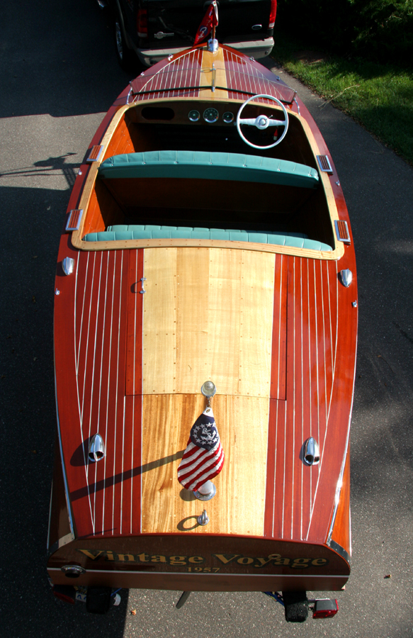 Antique Boats - 1957 17 ft Chris Craft Deluxe Runabout